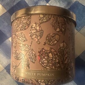 Bath & Body Works White Pumpkin Candle with Bronze Leaves